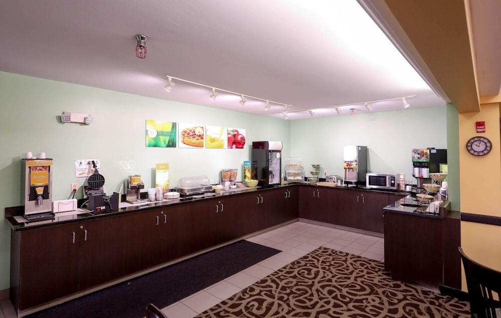 Hotel Copley & By Oyo Oh 2*