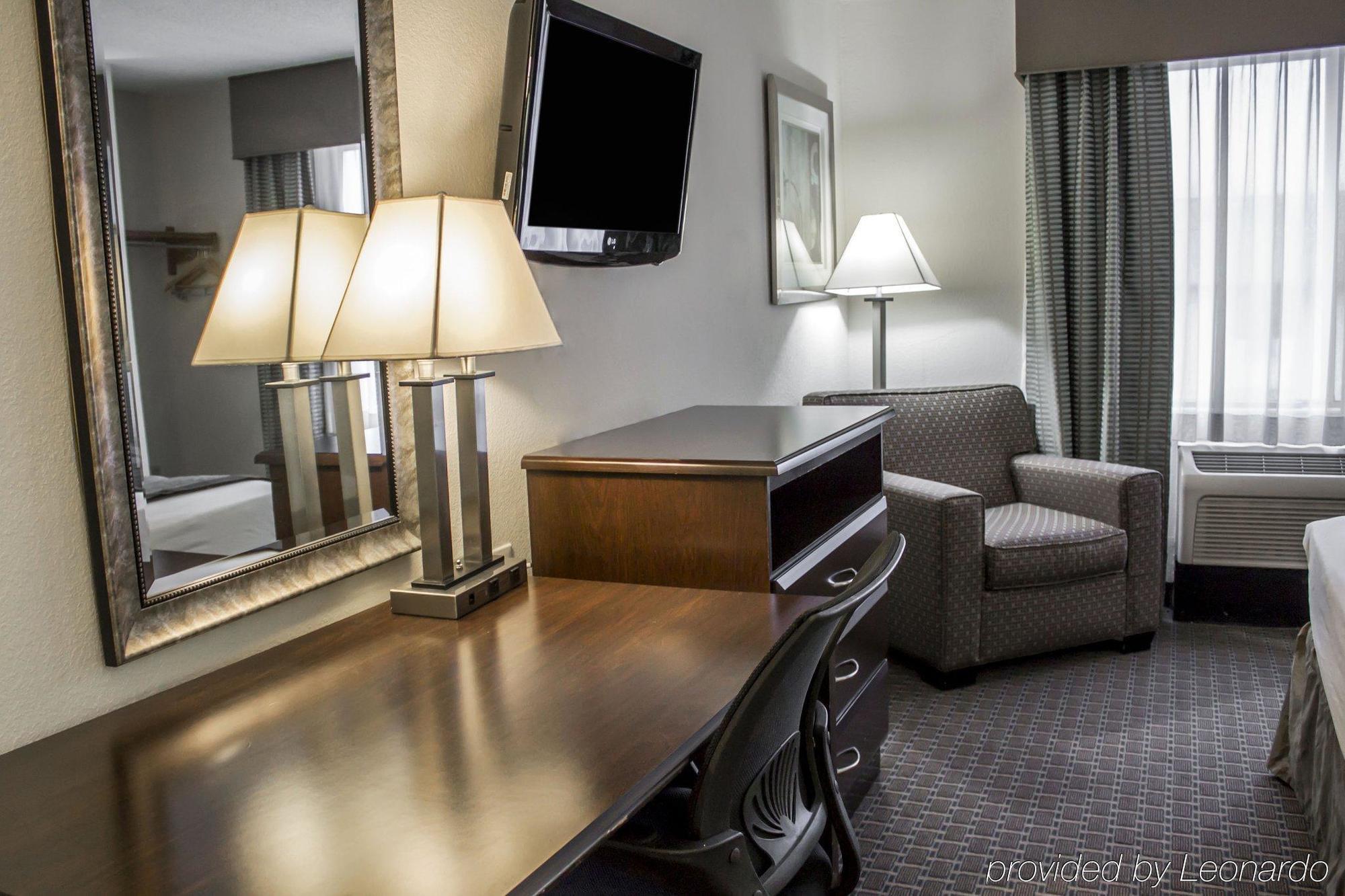 Copley & By Oyo Oh 2* Akron